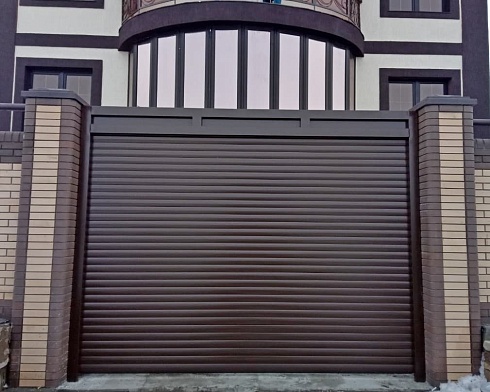 Роллетные ворота Алютех серии Prestige со сплошным алюминиевым профилем роликовой прокатки AG/77 с доставкой в Москве 